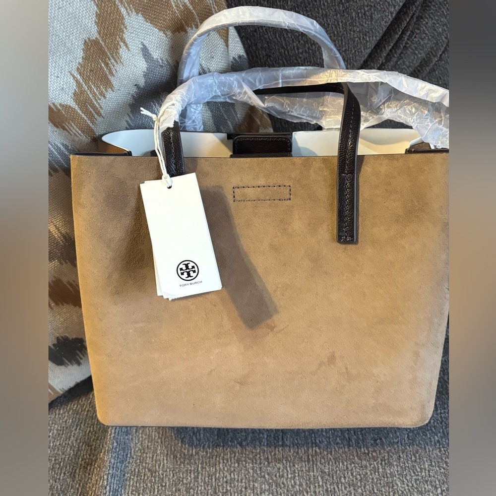 Authentic Tory Burch Suede /leather magnetic closure 2 compartments crossbody - Picture 2 of 14